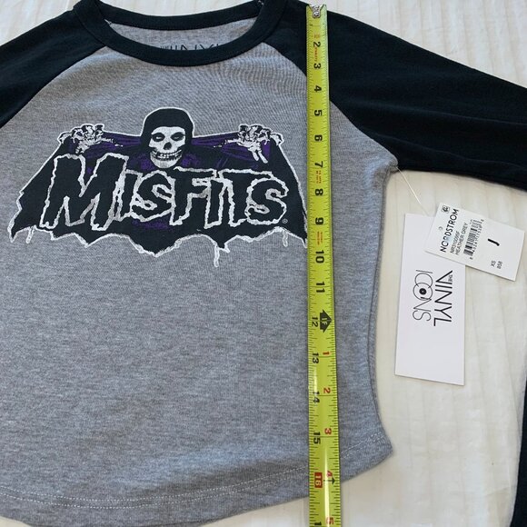 🦋   NWT  THE VINYL ICONS MISFITS WOMENS TOP SIZE XS 🦋 - Picture 7 of 10